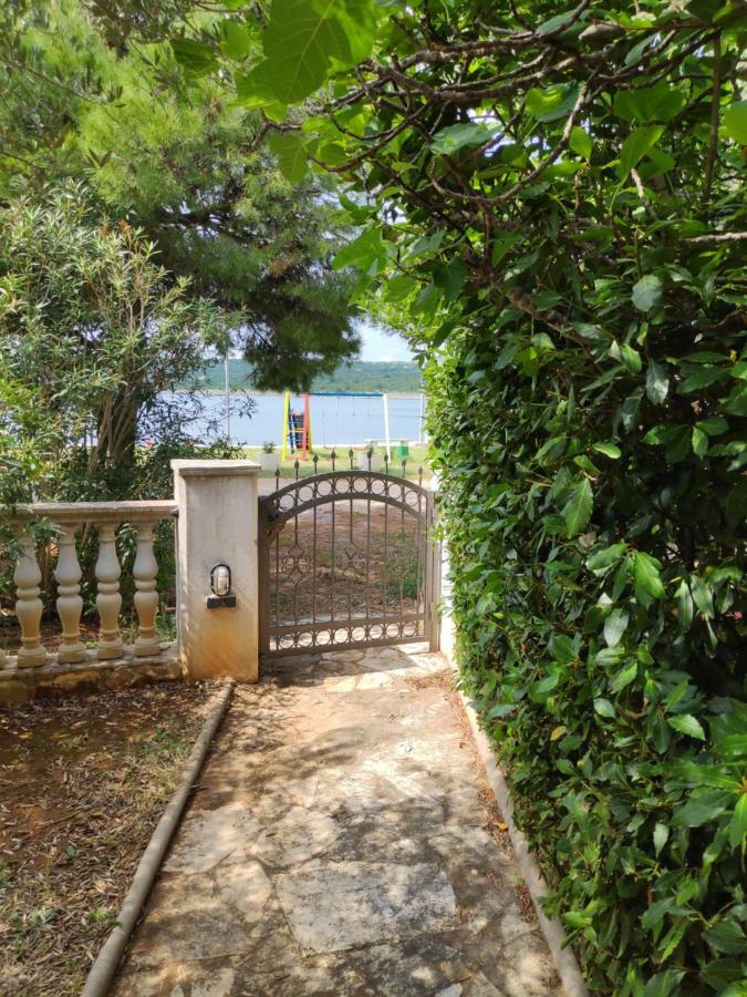 Villa Punta Blava - Beach Front, Ideal For Family Vacation With Kids, Large Terraces With Sea View, Internet, Netflix, No Pets Allowed Obrovac Εξωτερικό φωτογραφία
