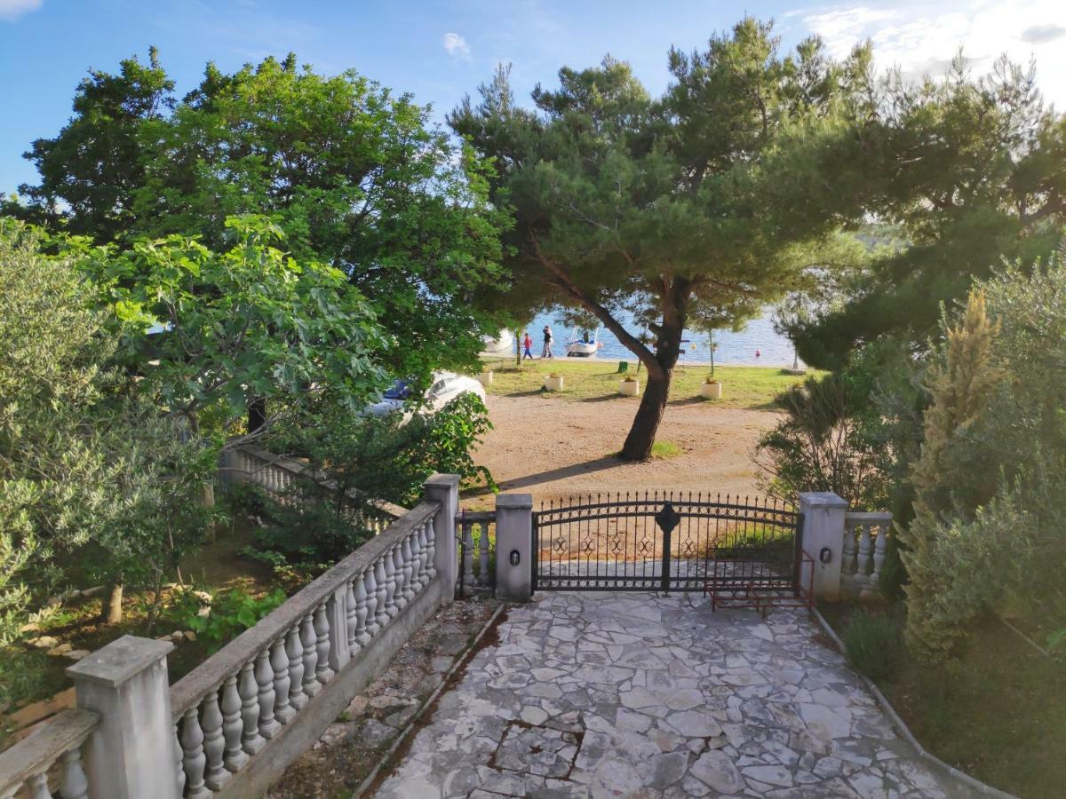Villa Punta Blava - Beach Front, Ideal For Family Vacation With Kids, Large Terraces With Sea View, Internet, Netflix, No Pets Allowed Obrovac Εξωτερικό φωτογραφία