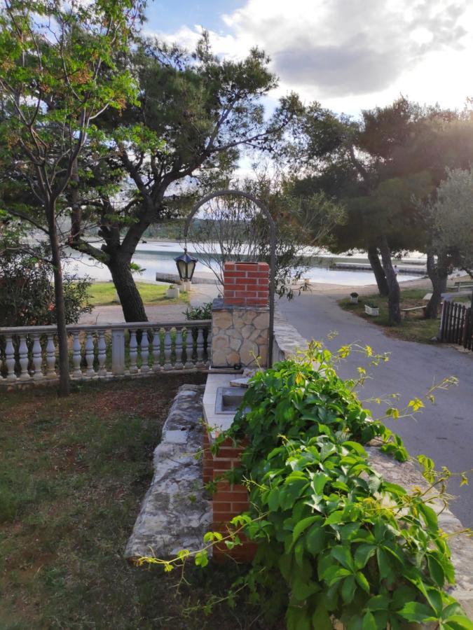 Villa Punta Blava - Beach Front, Ideal For Family Vacation With Kids, Large Terraces With Sea View, Internet, Netflix, No Pets Allowed Obrovac Εξωτερικό φωτογραφία