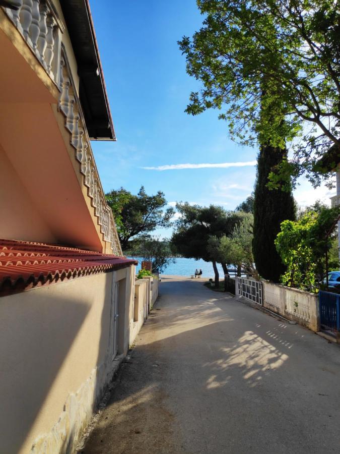 Villa Punta Blava - Beach Front, Ideal For Family Vacation With Kids, Large Terraces With Sea View, Internet, Netflix, No Pets Allowed Obrovac Εξωτερικό φωτογραφία
